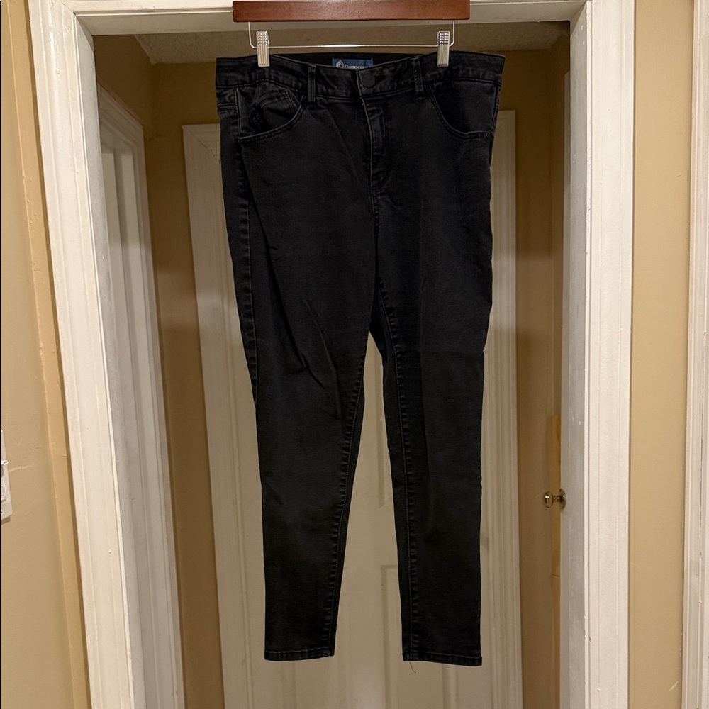 Democracy Women's Black Straight Leg Jeans